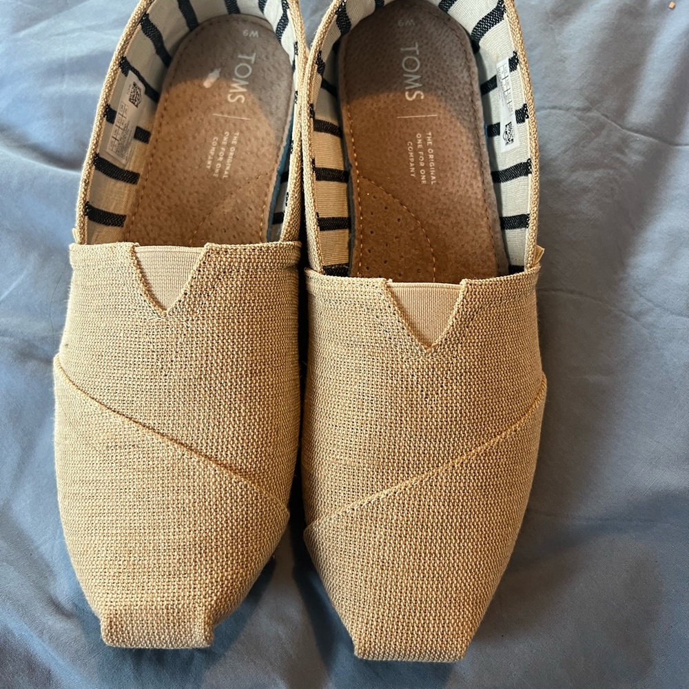 Toms